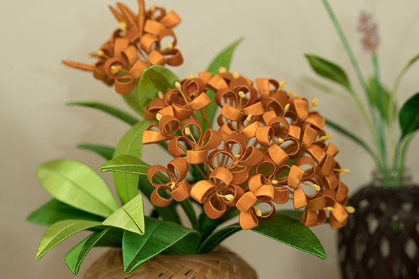 除了傳統造型，謝玉環也嘗試其他花卉造型